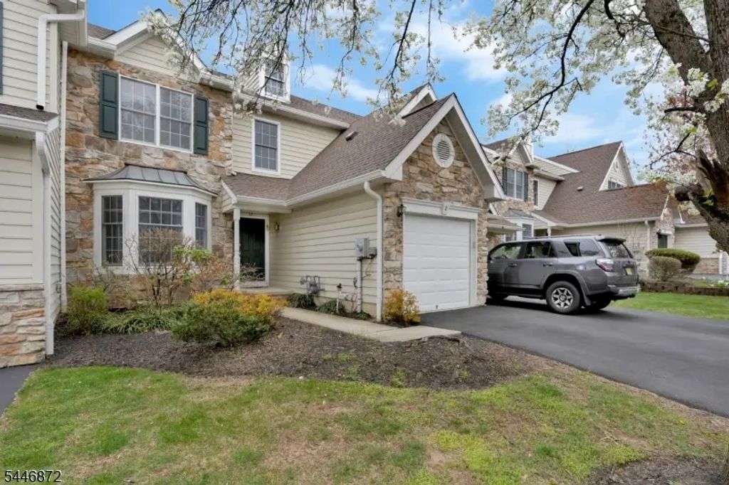 7 Patriot Hill Dr, Bernards Twp.