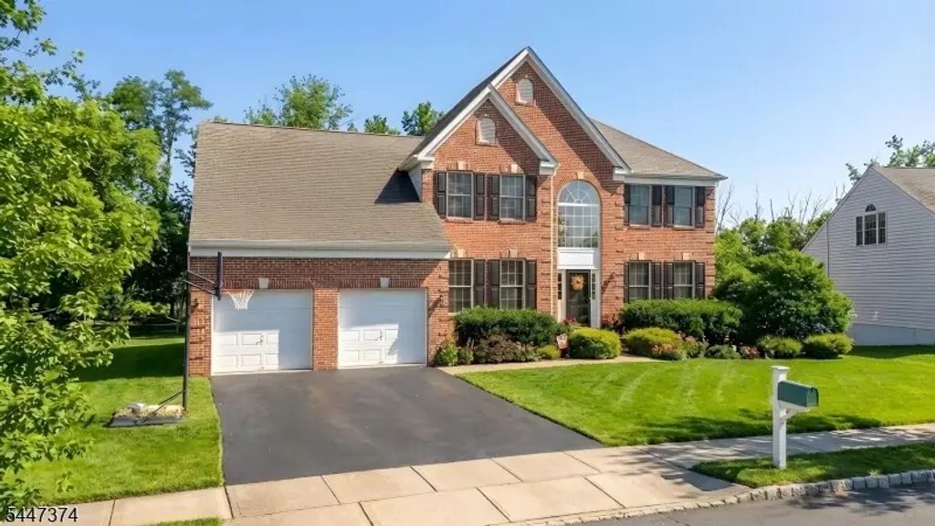 26 Rouser Way, Hillsborough Twp.