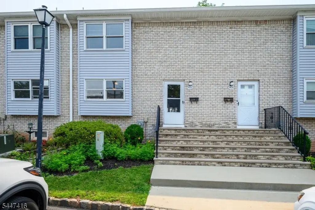 906 Robin Rd, Hillsborough Twp.