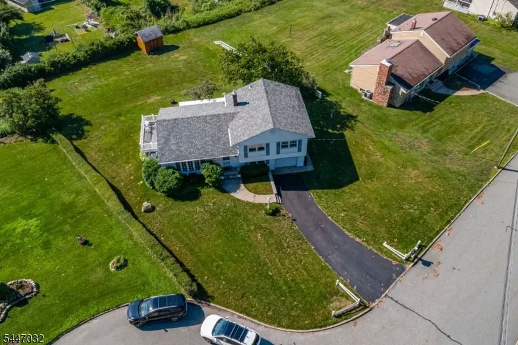 64 Sanford Dr, Randolph Twp.
