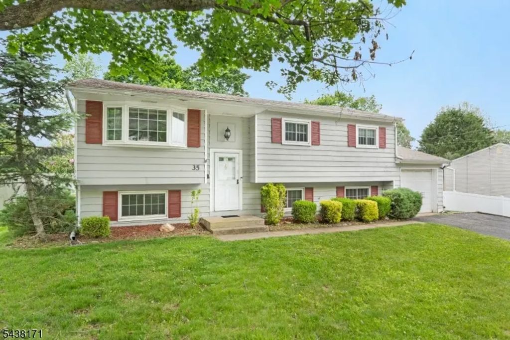 35 Saint Marys Dr, Roxbury Twp.