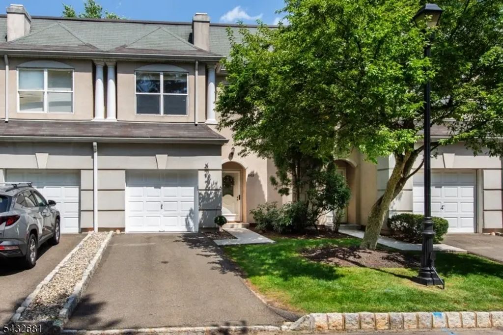 8103 Burgundy Way, Wayne Twp.
