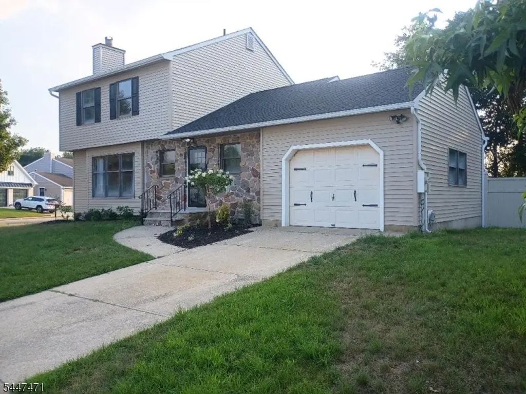 2 Boothbay Dr, Lower Twp.