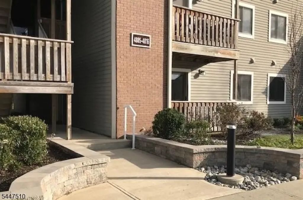 4811 Ravens Crest Dr, Plainsboro Twp.
