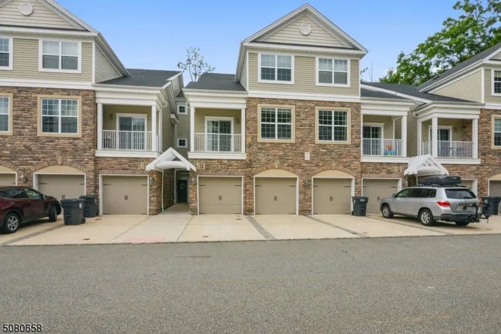 506 Waterview Ct, Hanover Twp.