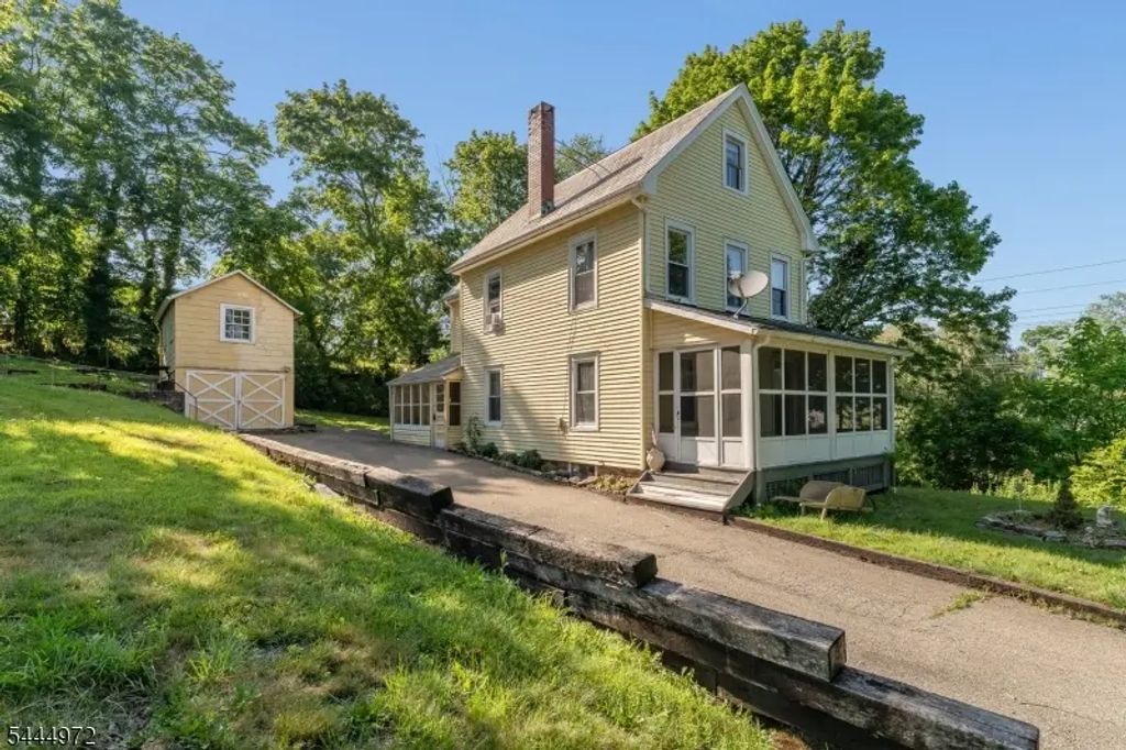 9 Central St, Lebanon Boro