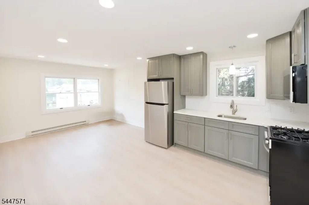 255 Rea Ave, Hawthorne Boro