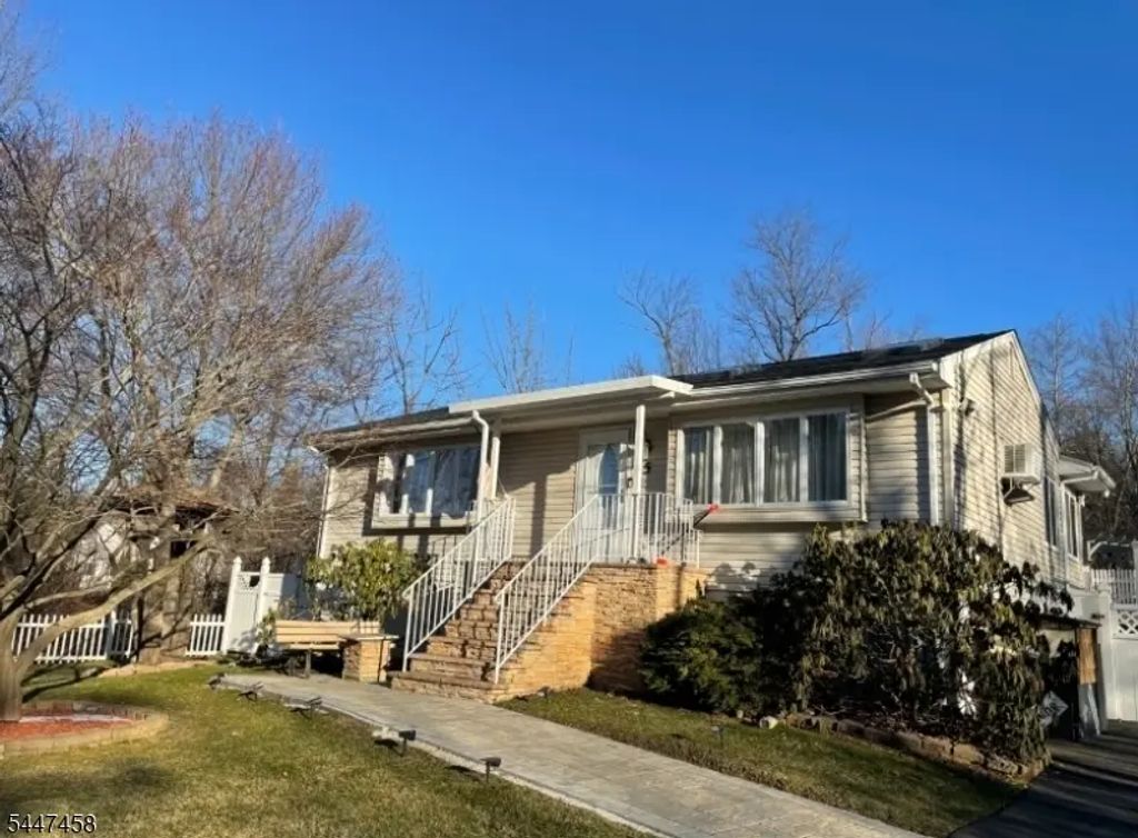 5 Wagonwheel Rd, Vernon Twp.
