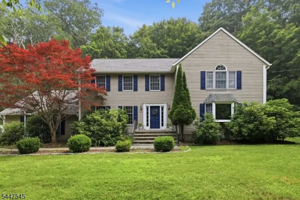 860 Glen Rd, Sparta Twp.