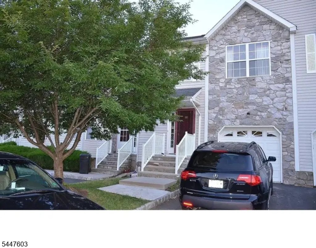11 Jill Ct, Franklin Twp.