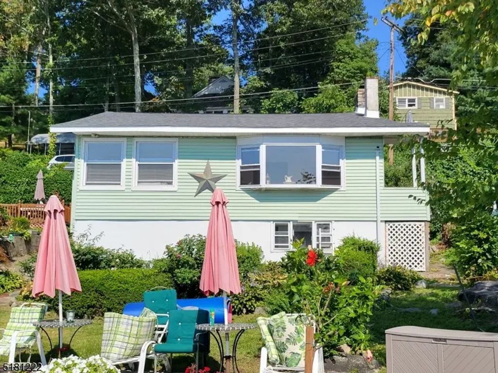 21 Meteor Trl, Byram Twp.