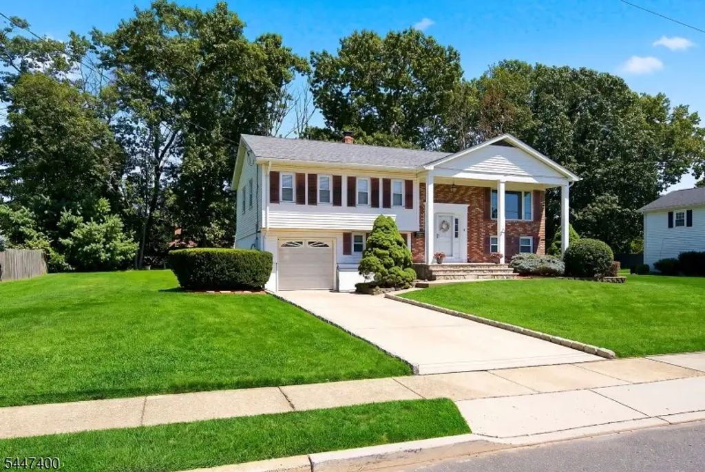 38 Brunswick Dr, Howell Twp.