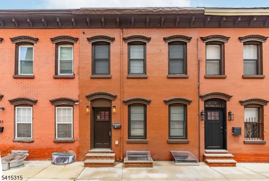 16 Eagle St, Newark City