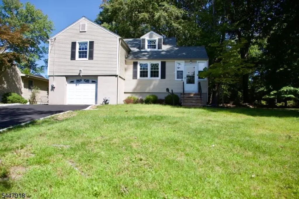 41 Beechwood Rd, Florham Park Boro