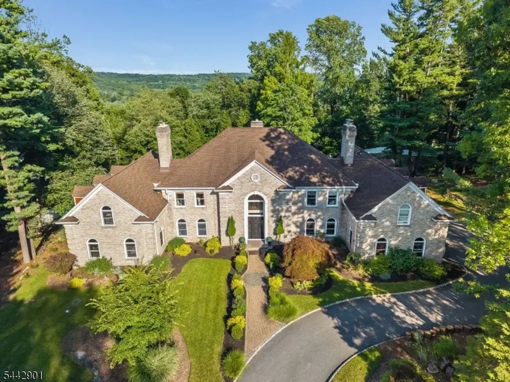 25 Wilshire Dr, Sparta Twp.