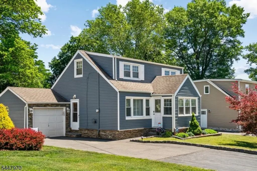 10 Dale Dr, Fairfield Twp.