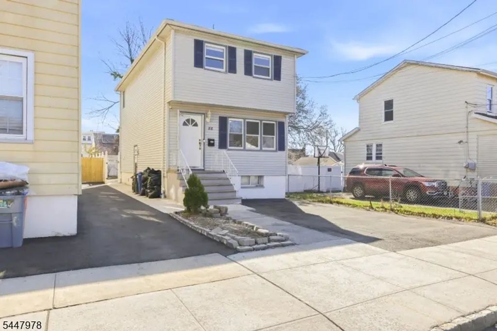 88 Columbus Ave, Belleville Twp.