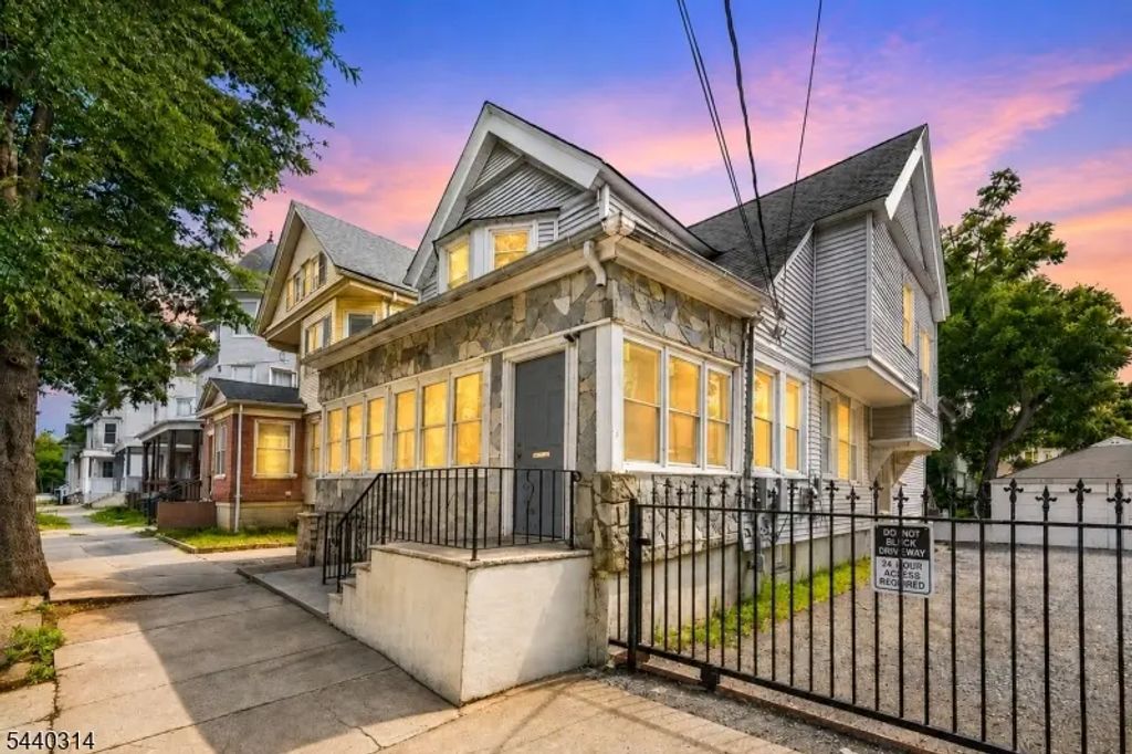 196 S 6th St, Newark City