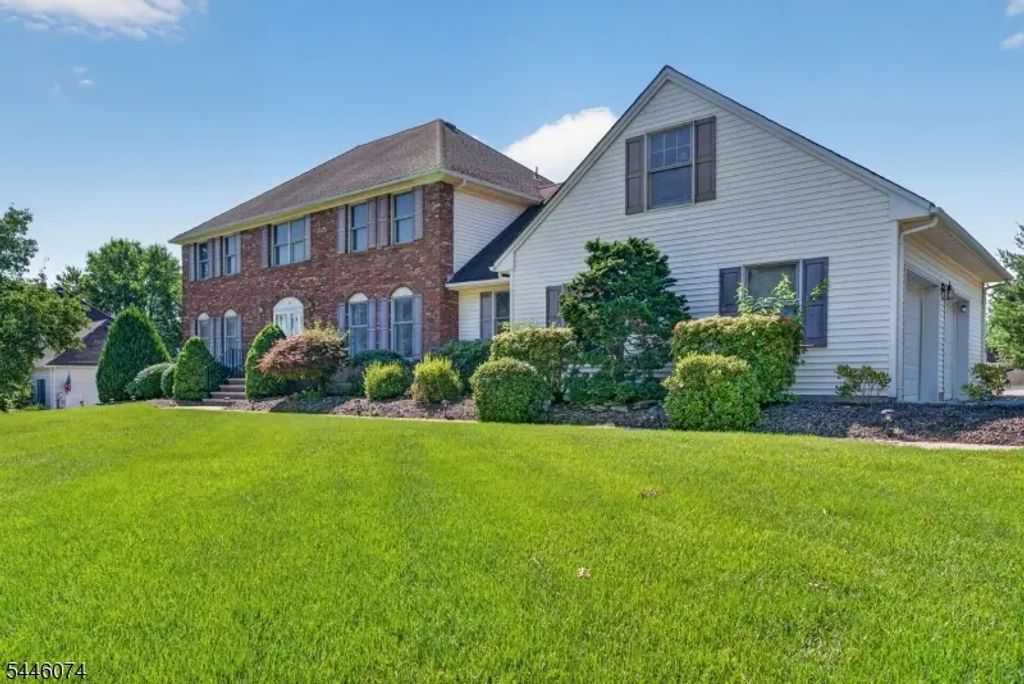 18 Cornell Trl, Hillsborough Twp.