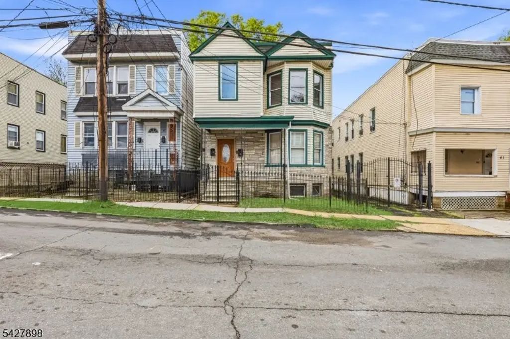 37 Tichenor Ter, Irvington Twp.