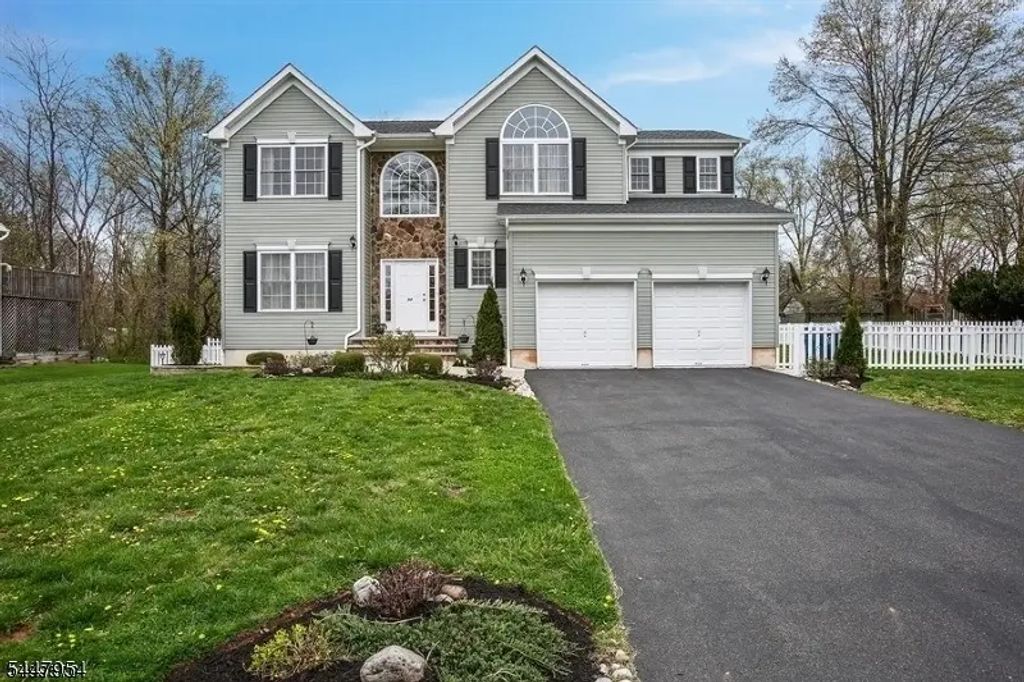94 Pearl St, Bridgewater Twp.