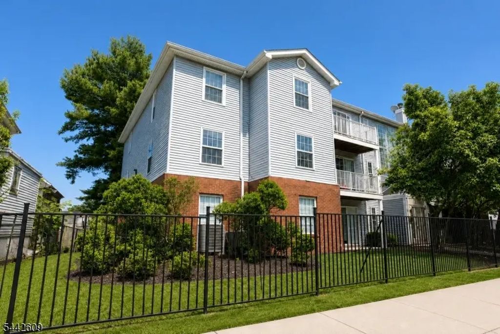 771 Summer Ave Unit 1a, Newark City