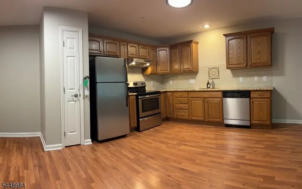 4 Centennial Ave, Cranford Twp.