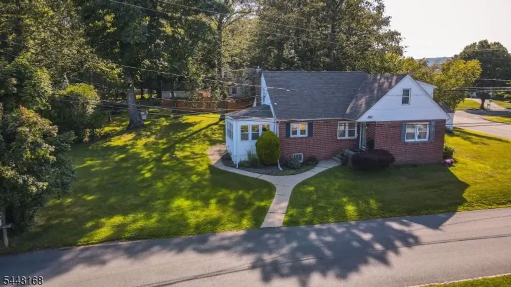 1 Tonneson Dr, Roxbury Twp.