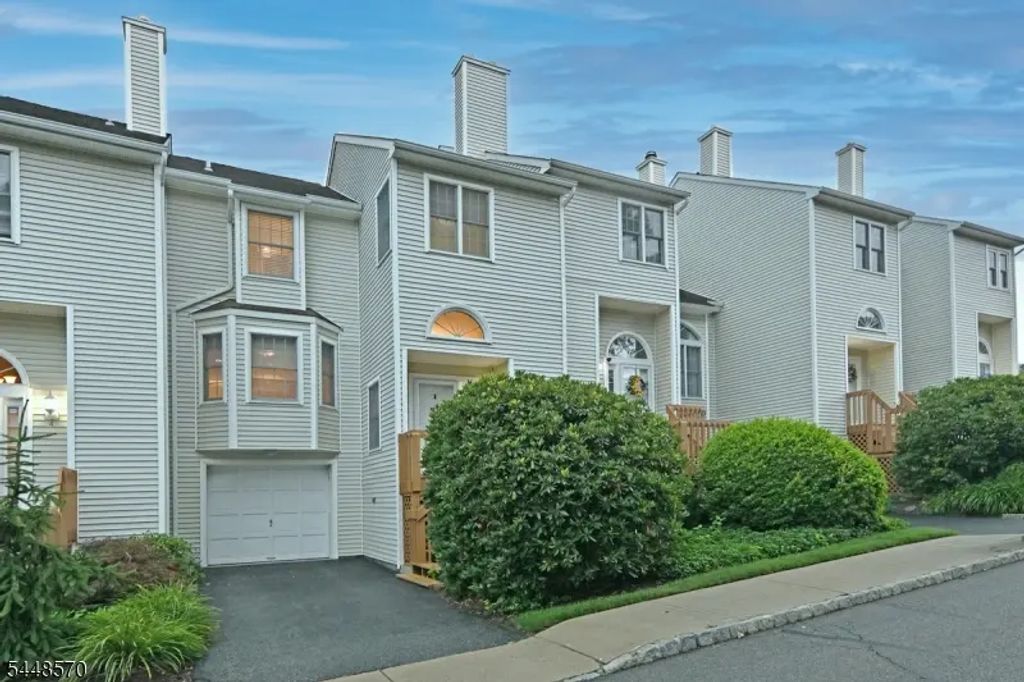 6 Erin Way, Lincoln Park Boro