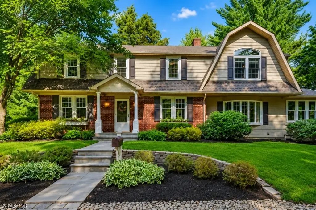 1 Warwick Rd, Mountain Lakes Boro