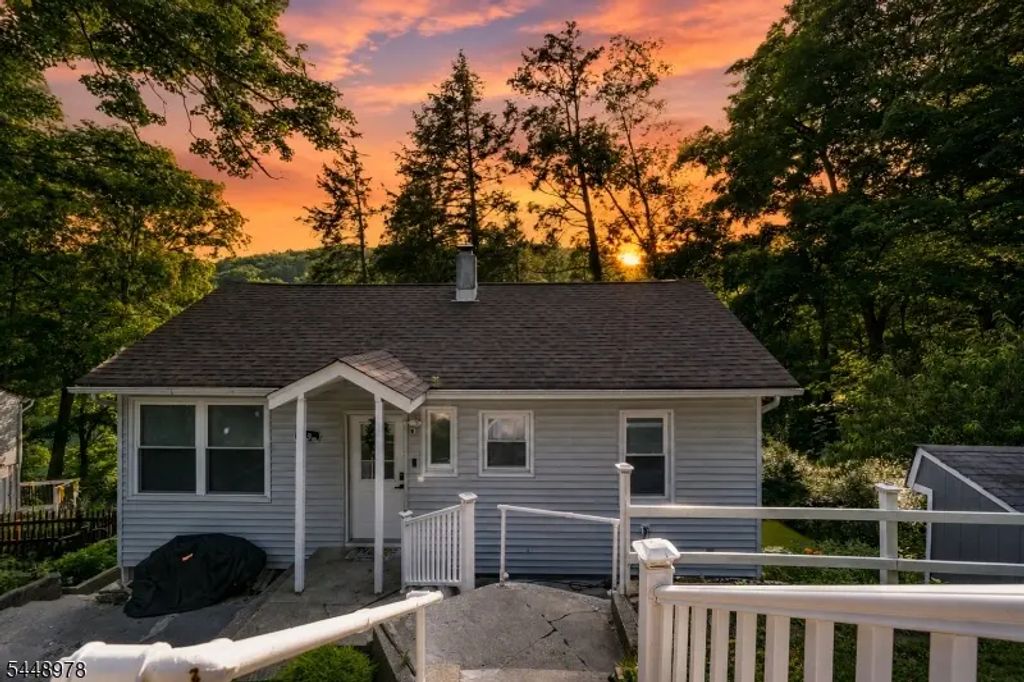 69 Roosevelt Ave, Jefferson Twp.