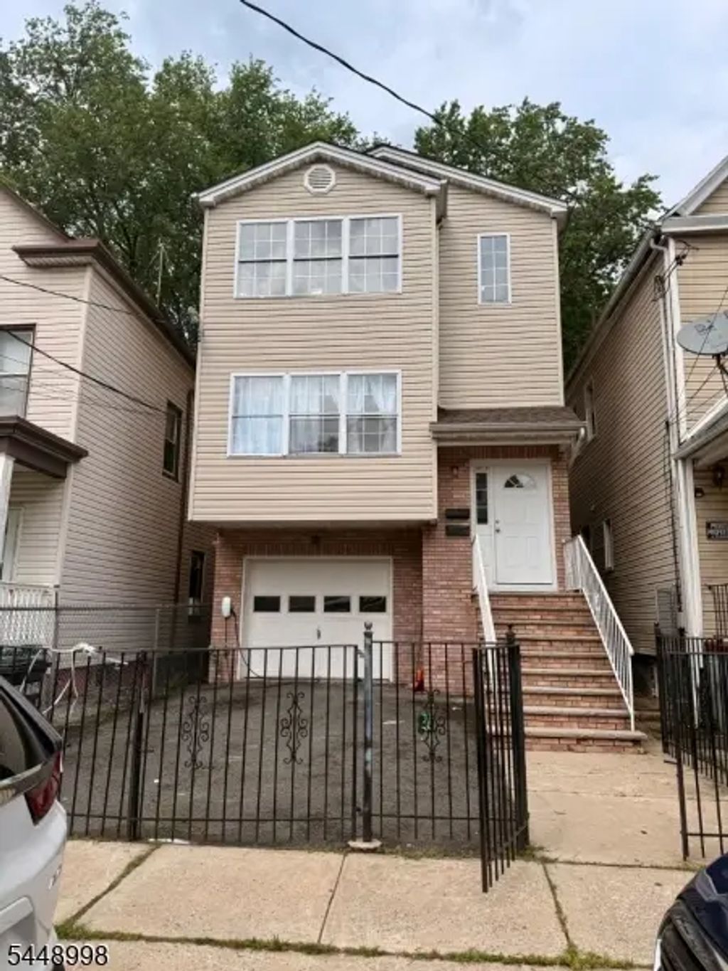 1073 Bond St, Elizabeth City