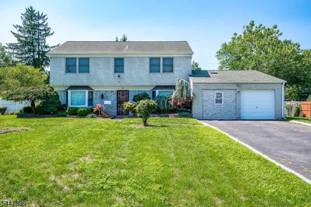 20 Tamarack Rd, Franklin Twp.