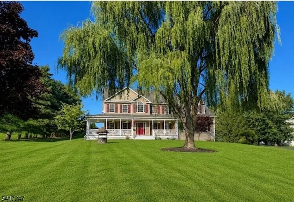 57 Armstrong Rd, Wantage Twp.