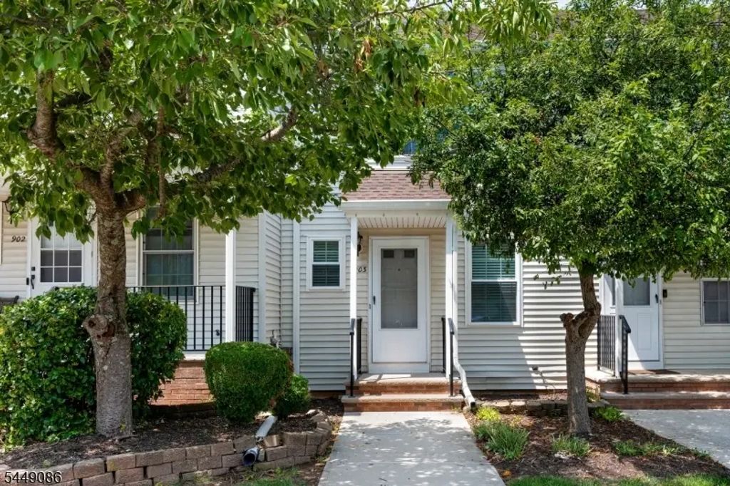 903 Wetherburn Ct, Raritan Twp.