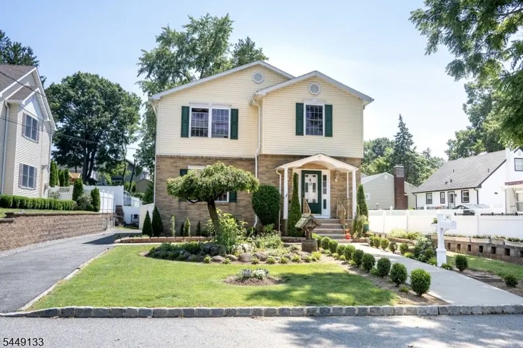 40 Oaktree Ln, Bloomfield Twp.