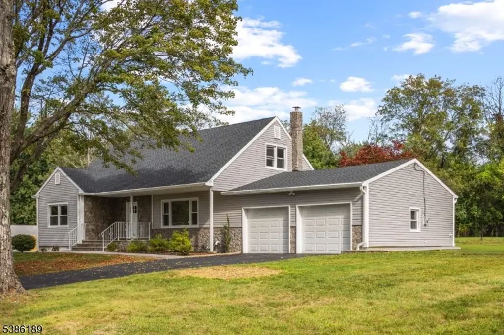 14 Kim Ln, Washington Twp.