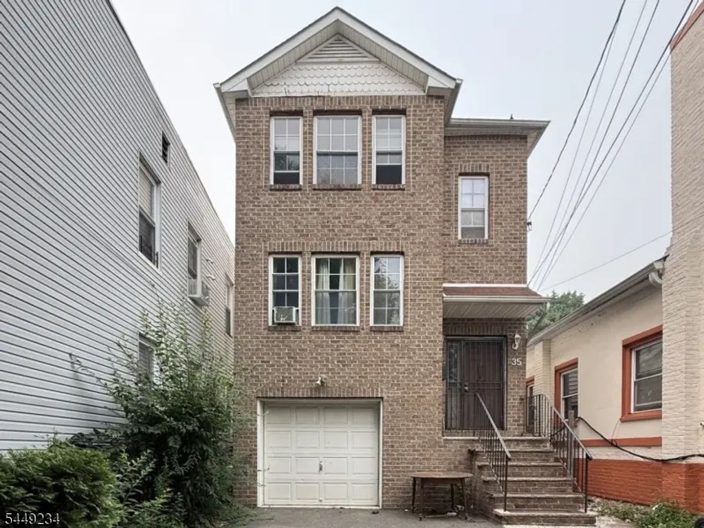 35 Tillinghast St, Newark City
