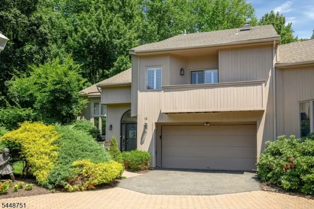 14 Robinhood Dr, Mountain Lakes Boro