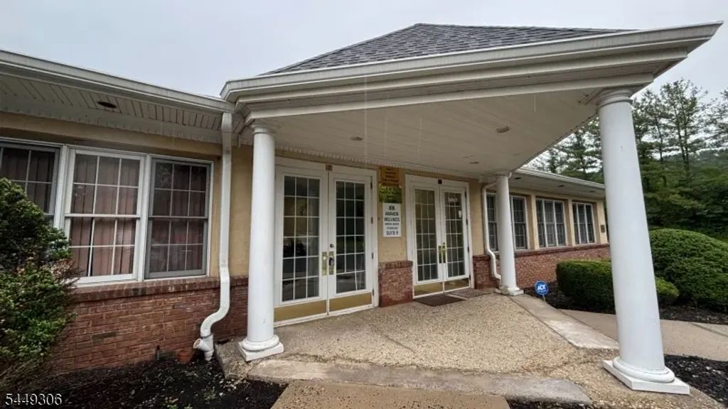 27 Mountain Blvd Suite 7, Warren Twp.