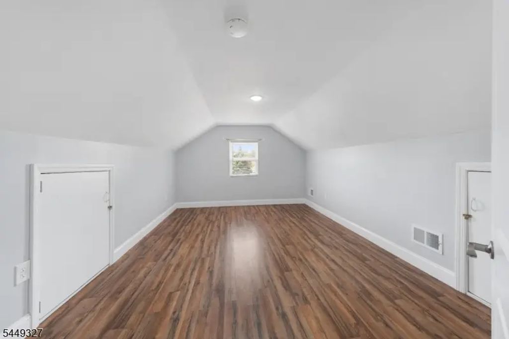 476 Bloy St, Hillside Twp.