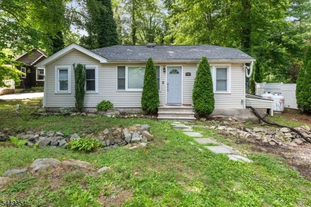 35 Bayonne Dr, West Milford Twp.