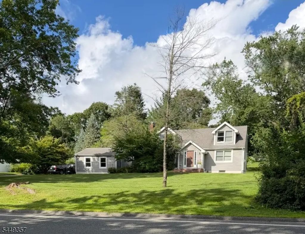 49 Schoolhouse Rd, Randolph Twp.