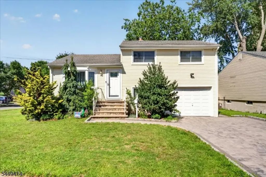 26 Cedar Dr, Rochelle Park Twp.