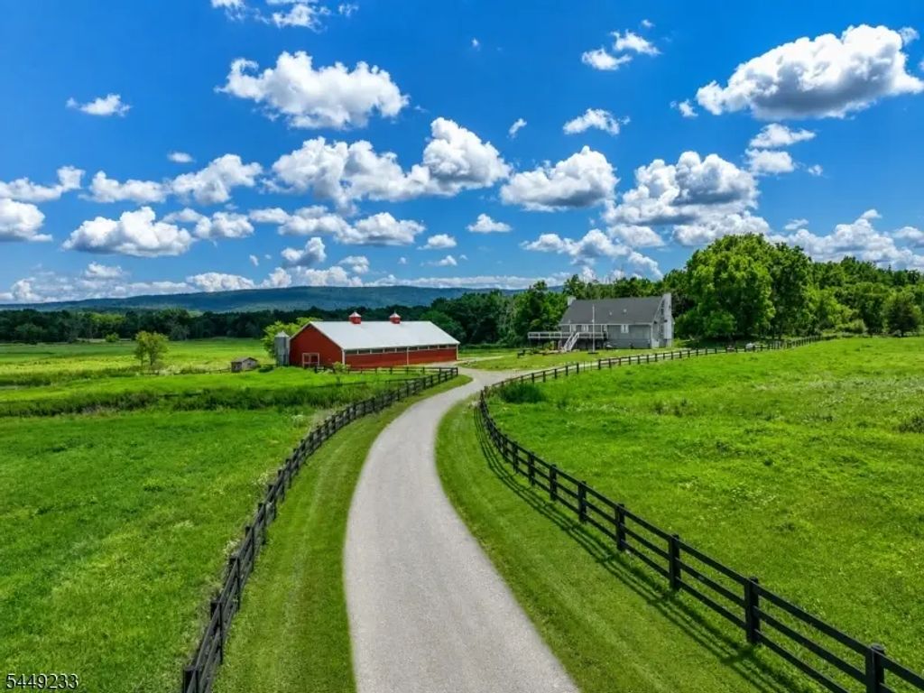 956 Rt 517, Vernon Twp.