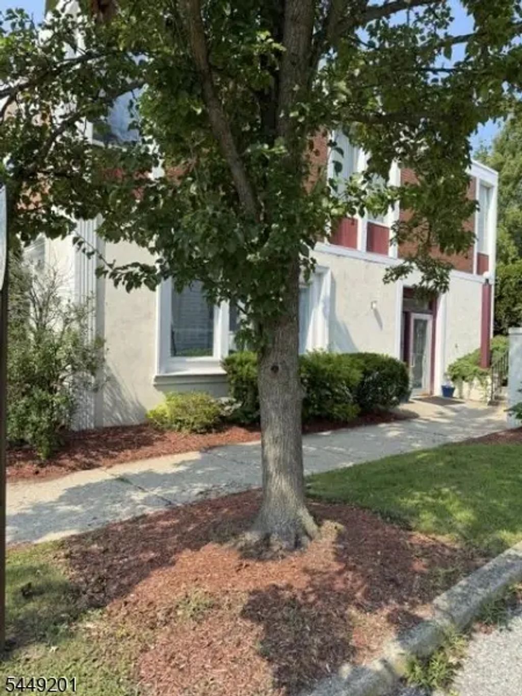 97 Main St, Newton Town