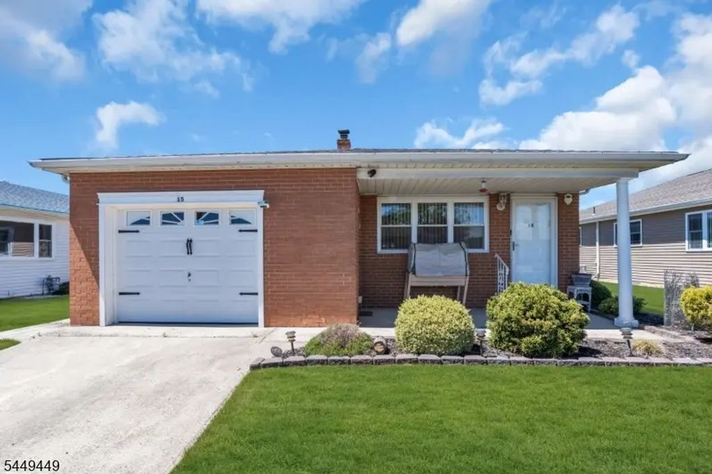 15 Capri Ct, Berkeley Twp.