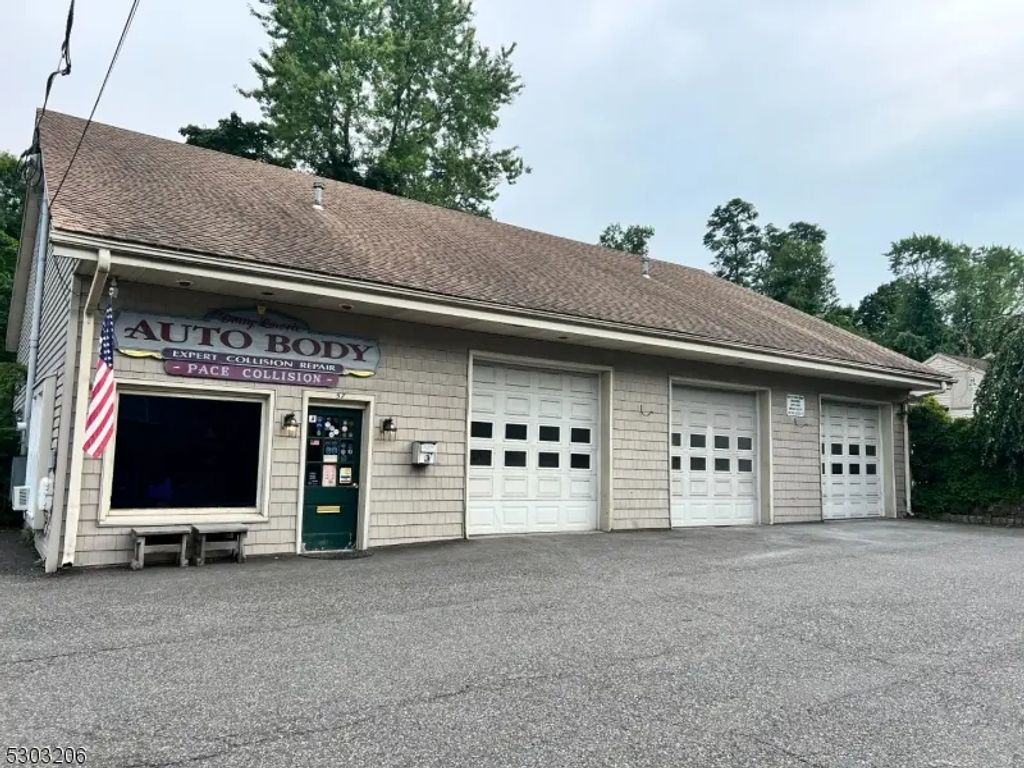 57 Morristown Rd, Bernardsville Boro