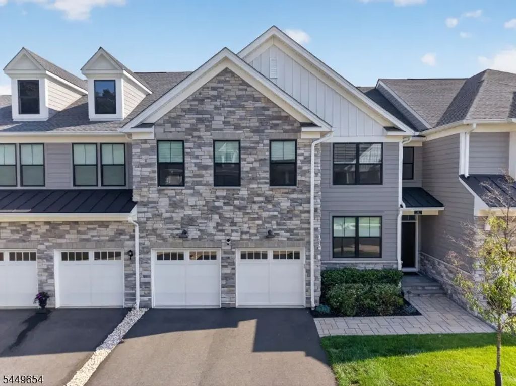 6 Concord Ct, Warren Twp.