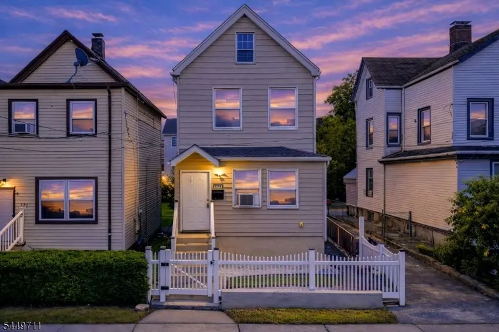 373 Oak St, Passaic City